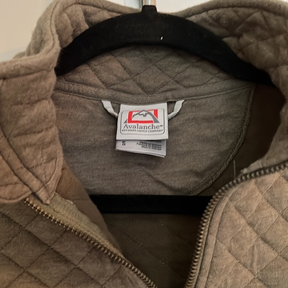 Avalanche Quilted Quarter Zip - Picture 2 of 3